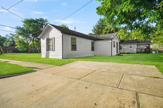 Building Photo - Historic Home in Central Pearland