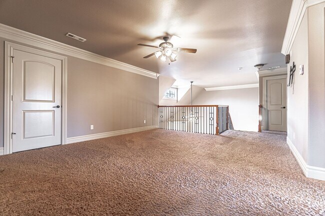 Building Photo - Gorgeous Rogers Home!
