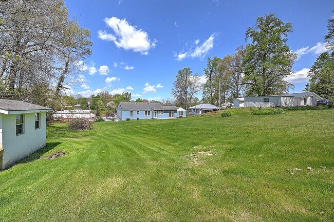 Building Photo - 1212 Tusculum Blvd