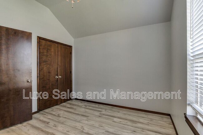 Building Photo - 1174 Misty Dr NW