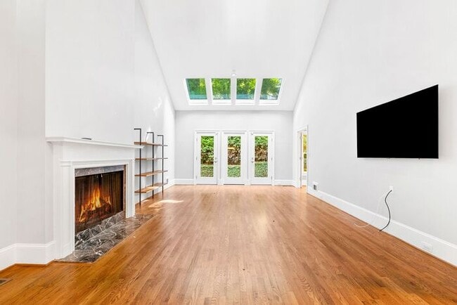 Building Photo - 459 Ivy Park Ln NE