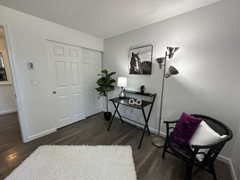 Building Photo - 844 Phoenix St NE