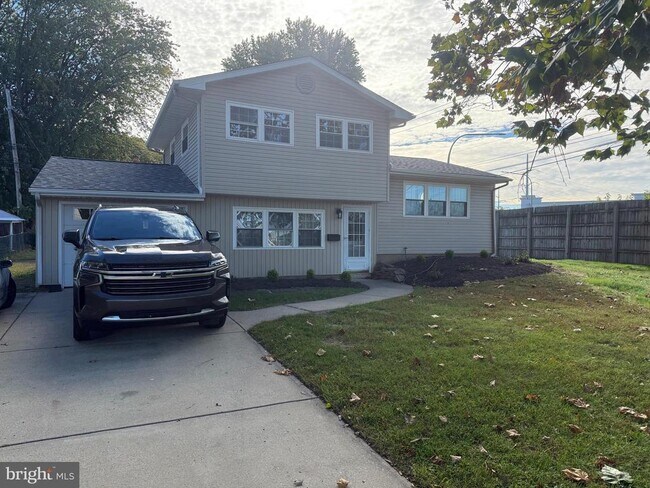 Building Photo - 810 S Harmony Rd