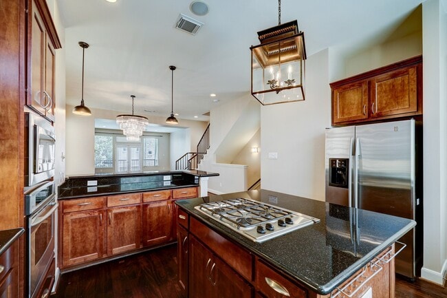 Building Photo - 5202b Rose St