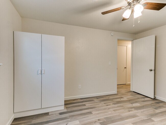 Building Photo - 4 Bedroom/2 Bath home with fenced yard.