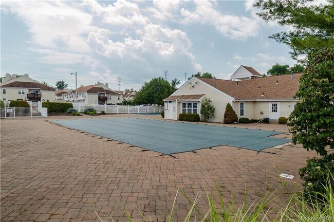 Building Photo - 2312 Whispering Hills Dr
