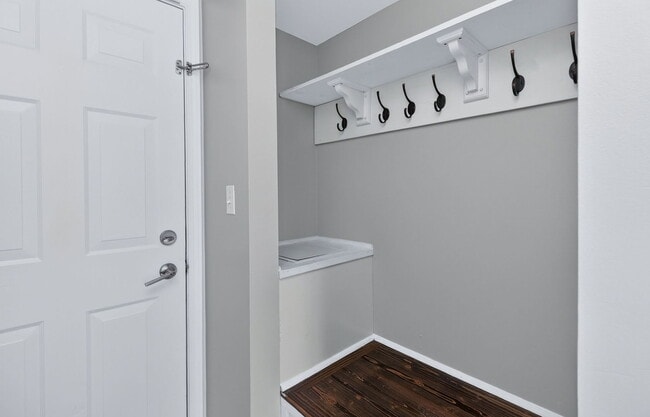 Building Photo - 644 Lincoln Station Dr