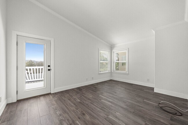Building Photo - 39535 Oak Cir