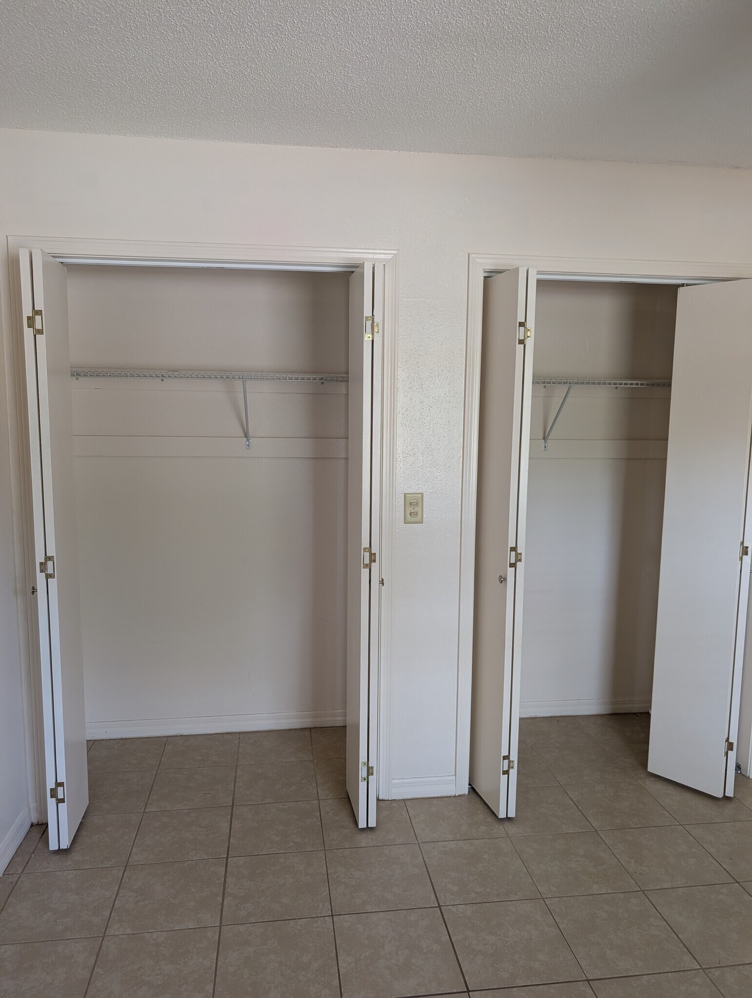 Building Photo - 371 NW Lake City Ave