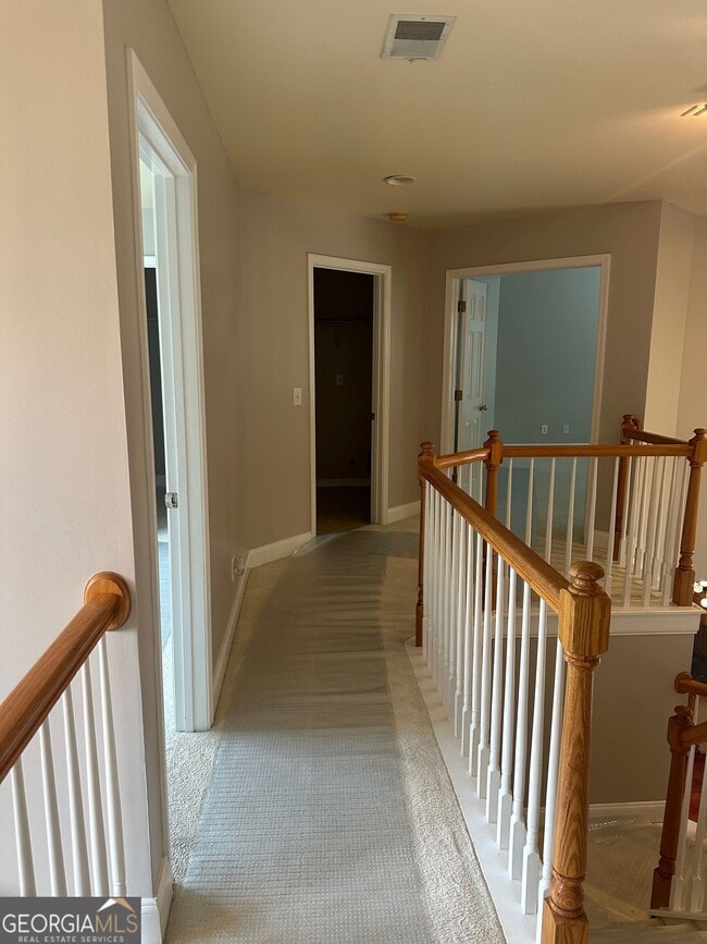 Building Photo - 711 Pine Grove Cir