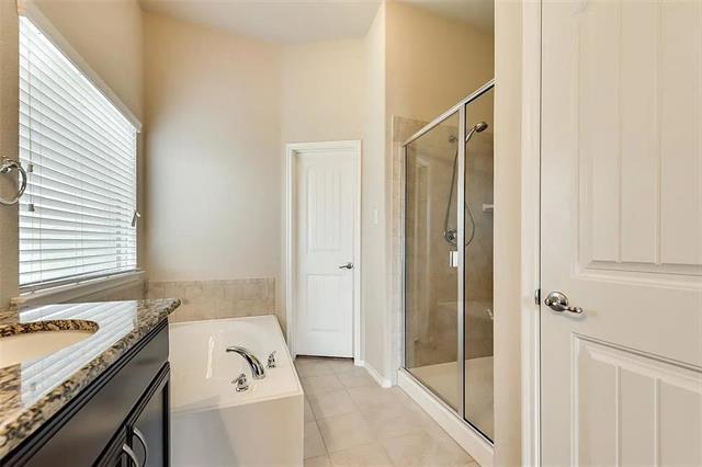 Building Photo - 1100 Lake Woodland Dr