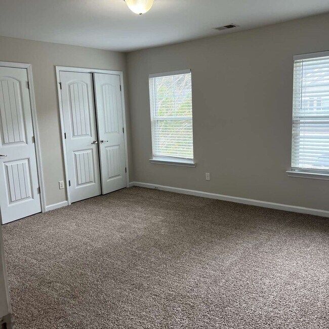 Building Photo - This beautiful 4 bedroom, 2.5 bath home in the highly sought-after Palmetto Pointe neighborhood h...