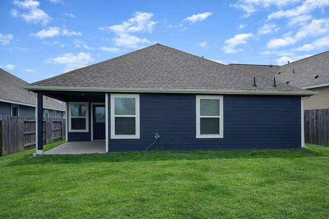 Building Photo - 33118 School Hl Rd