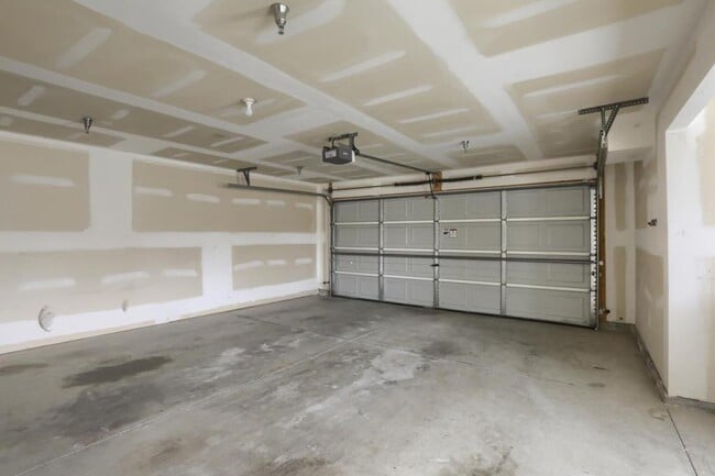 Building Photo - 3030 Meridian Cmns