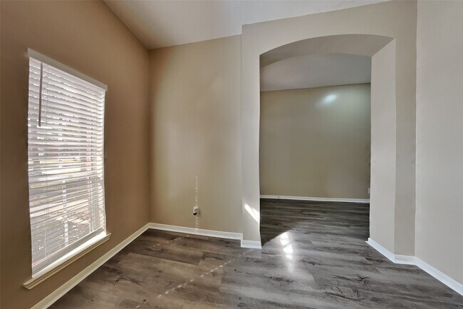 Building Photo - 7007 Fuchsia Ln