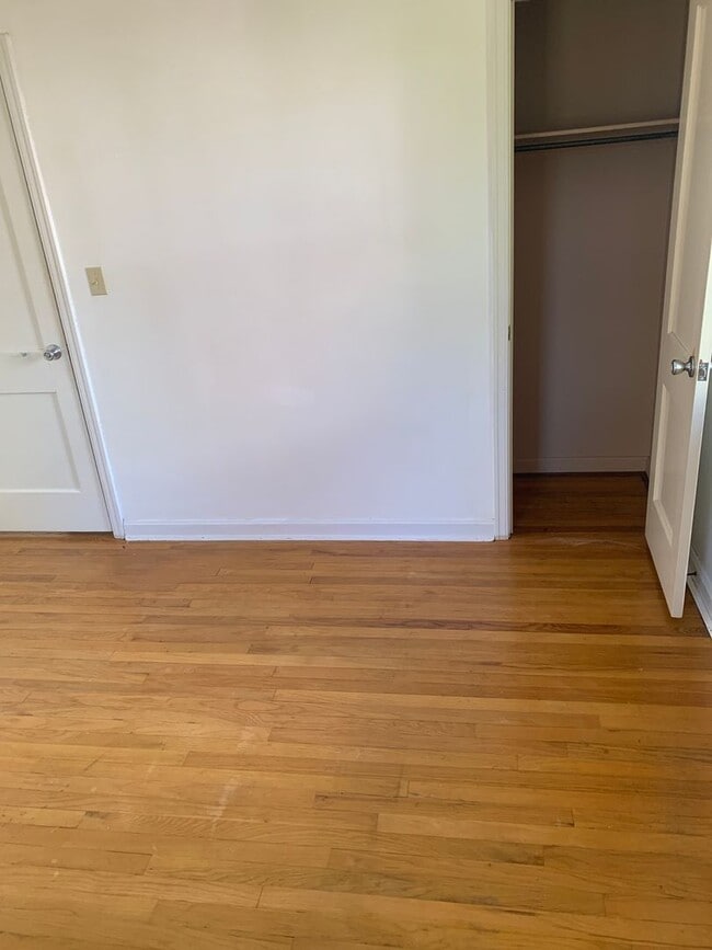 Building Photo - Lovely Ranch Home with Hardwood Floors and Finished Basement in Silverton