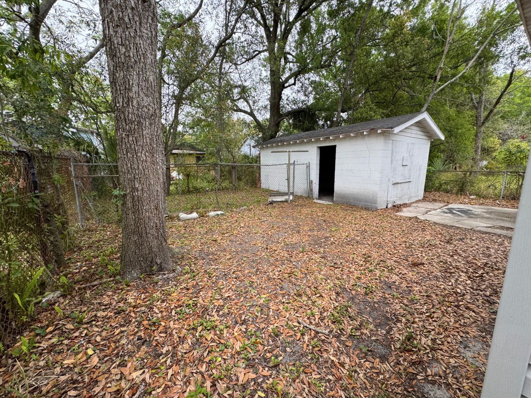 Building Photo - 1459 W 23rd St