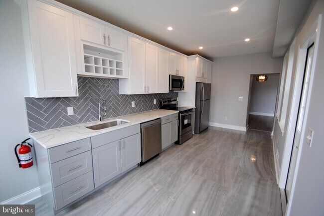 Building Photo - 23 E Union St