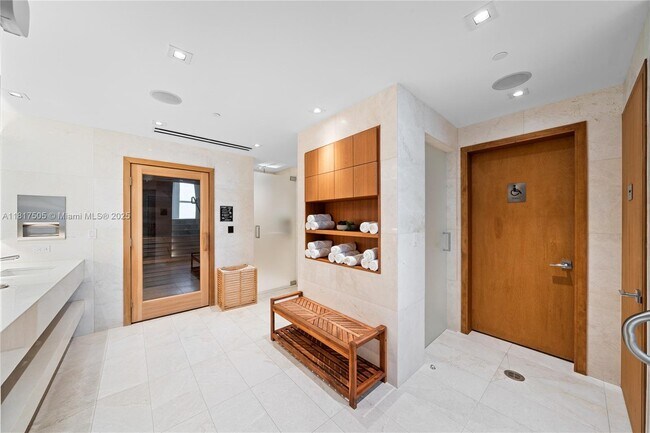 Building Photo - 1643 Brickell Ave