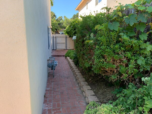 Building Photo - 3745 Portofino Way