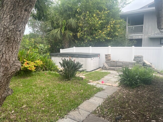 Building Photo - 922 Jackson Way