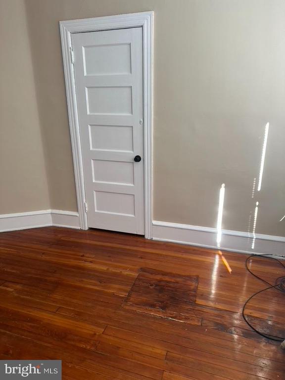 Building Photo - 5608 N Mascher St