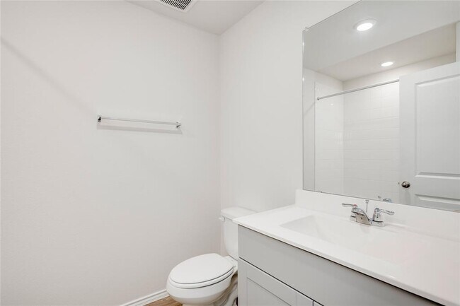 Building Photo - 400 Hodges St