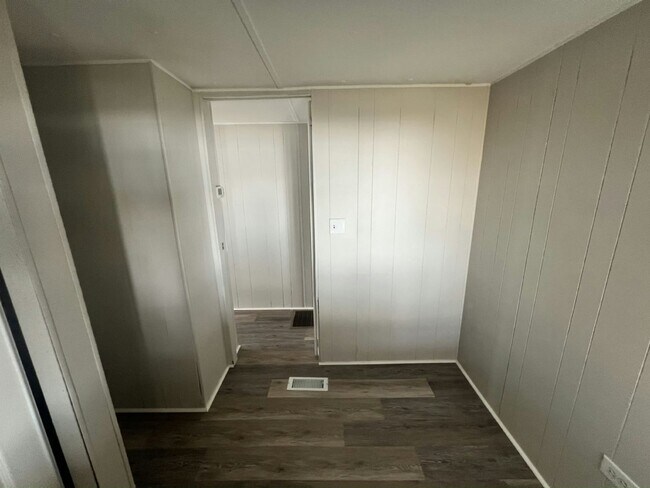 Building Photo - 133 Lakeside Garden Cir