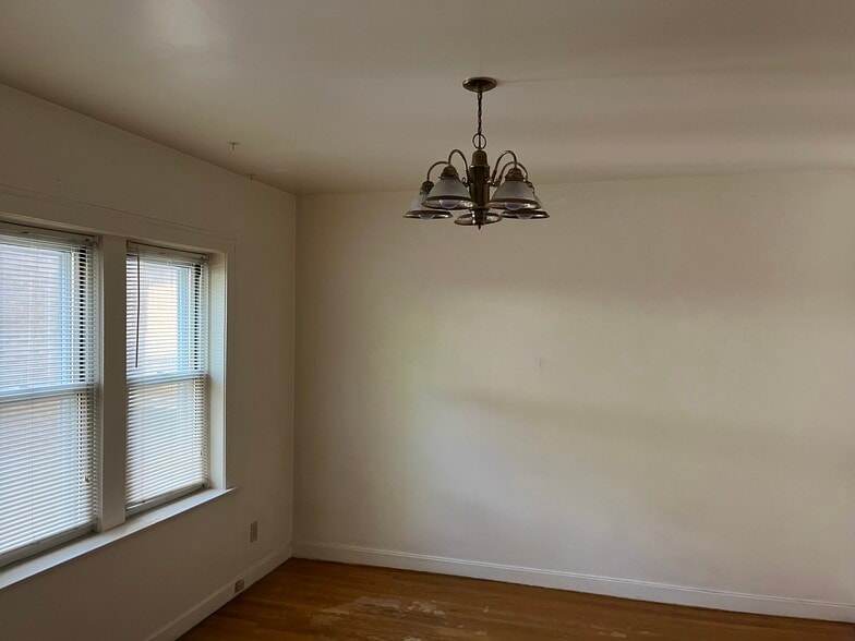 Building Photo - 5487 S Drexel Ave