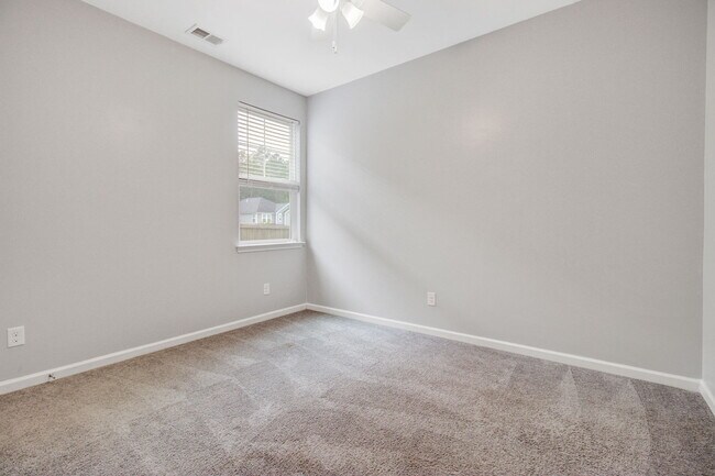 Building Photo - 403 War Admiral Ln