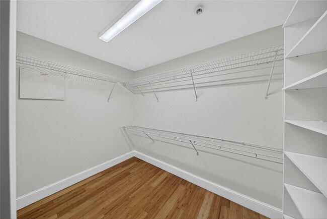 Building Photo - 900 SE 2nd St