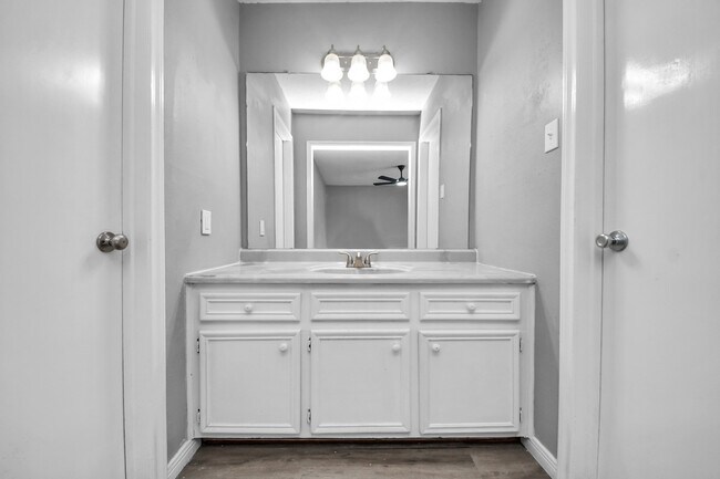 Building Photo - 13603 Ravensway Dr