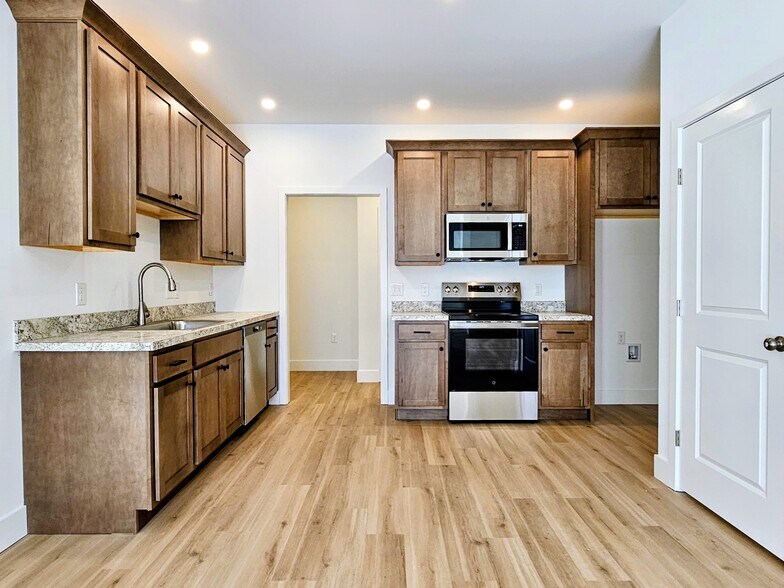 Building Photo - 394 Hensley St