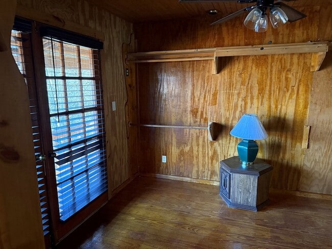 Building Photo - 523 Sundown Dr