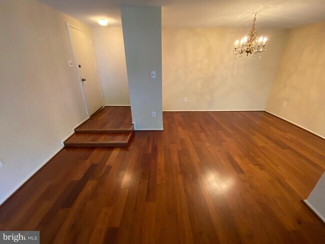 Building Photo - 407 Christopher Ave