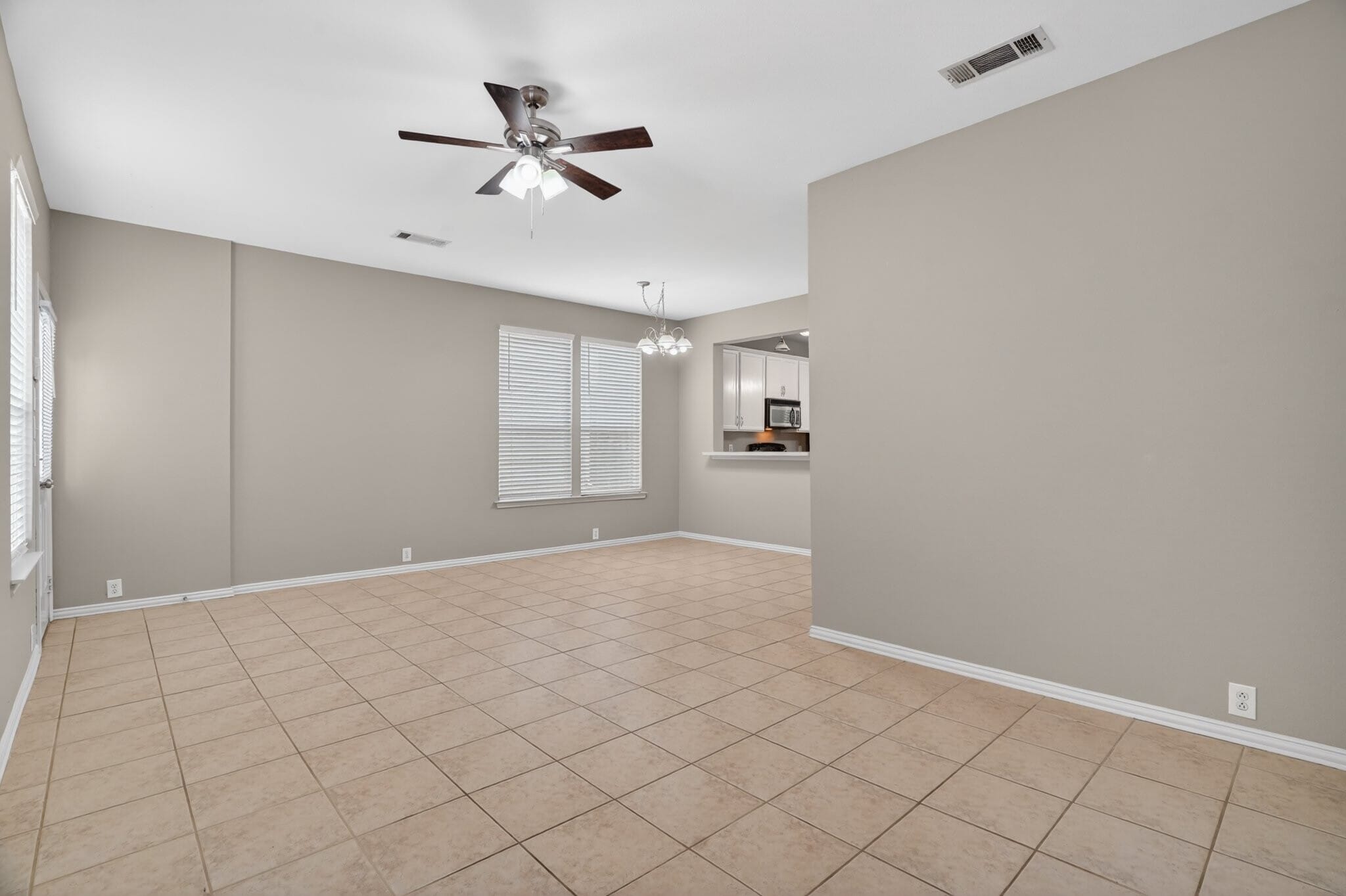 Building Photo - 10624 Traymore Dr