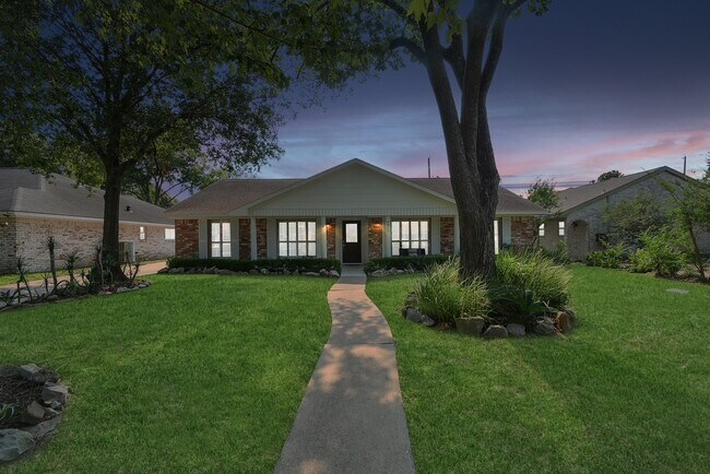 Building Photo - 9811 Rocktree Dr