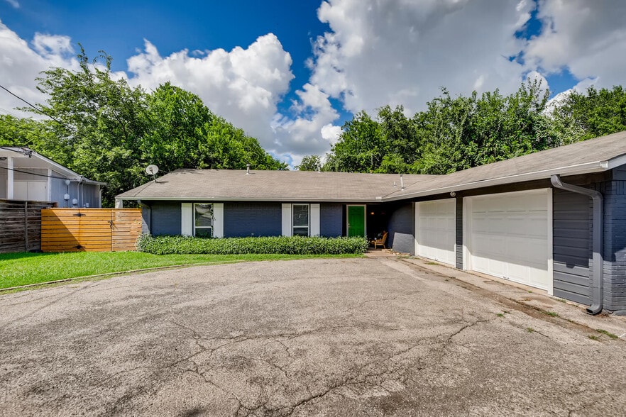 Building Photo - 3208 Northeast Dr