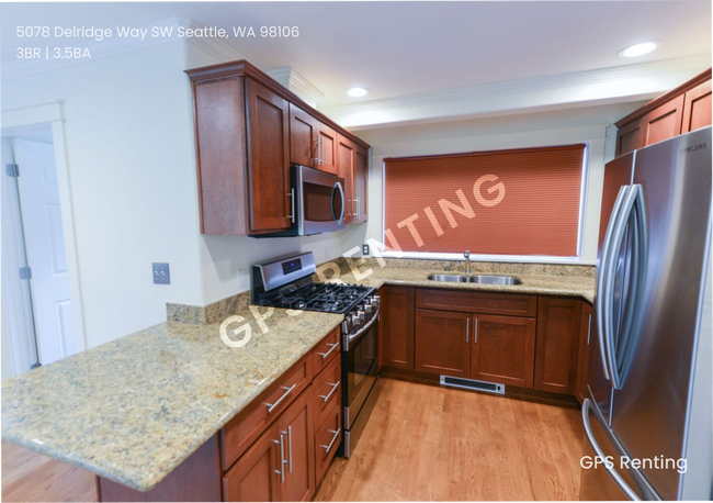 Building Photo - 3 Bedroom Townhome In Delridge Available Now!