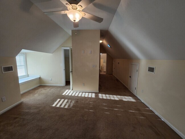 Building Photo - 710 W 36th St