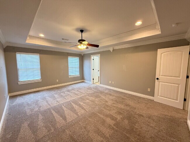 Building Photo - Great Outdoor Living Space / 4BR with 3 Ca...