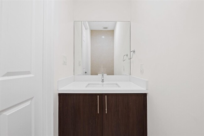 Building Photo - 1430 SW 4th Ave