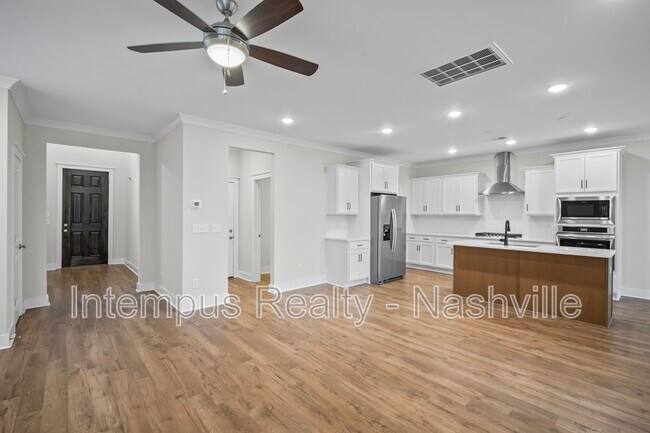 Building Photo - 704 Conifer Dr