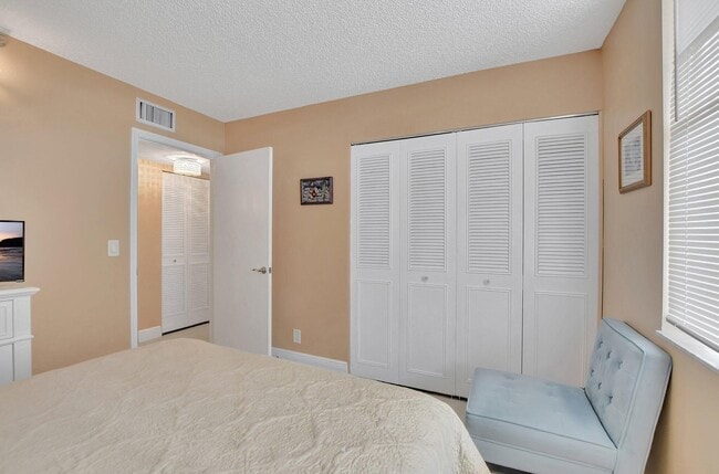 Building Photo - 14527 Bonaire Dr