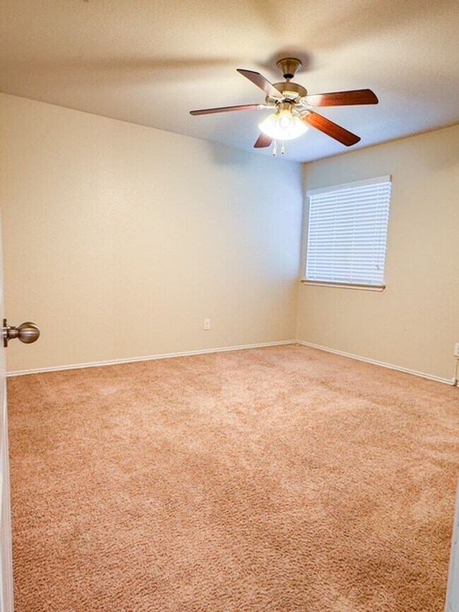 Building Photo - HUGE Single Family Home in Copperas Cove!