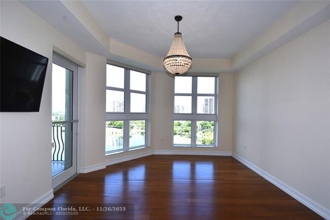 Building Photo - 20000 E Country Club Dr
