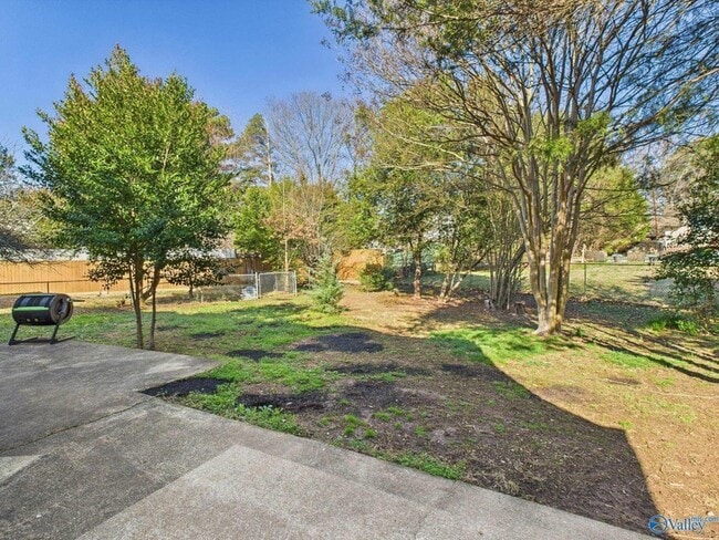 Building Photo - 2521 Lancelot Dr SE