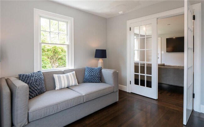 Building Photo - 118 Ruggles Ave