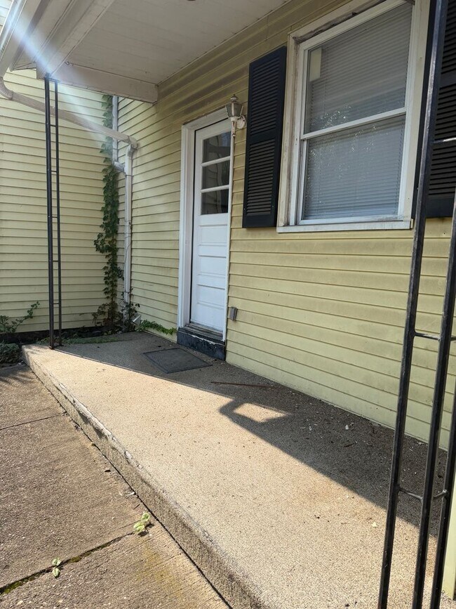 Building Photo - 517 3rd Ave
