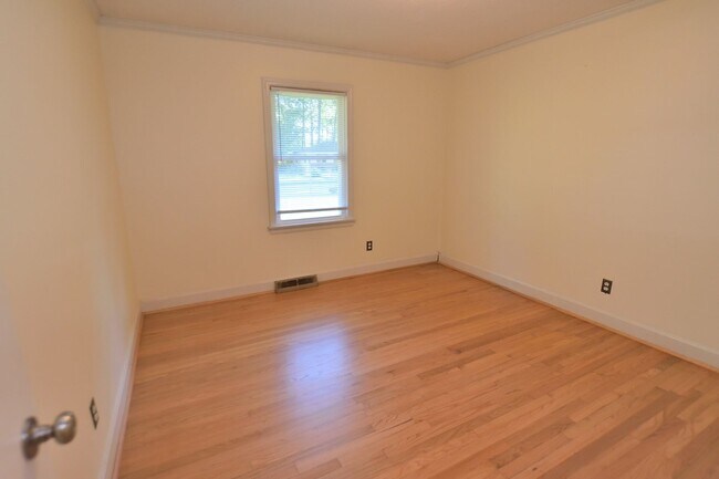 Building Photo - 625 Powell Dr